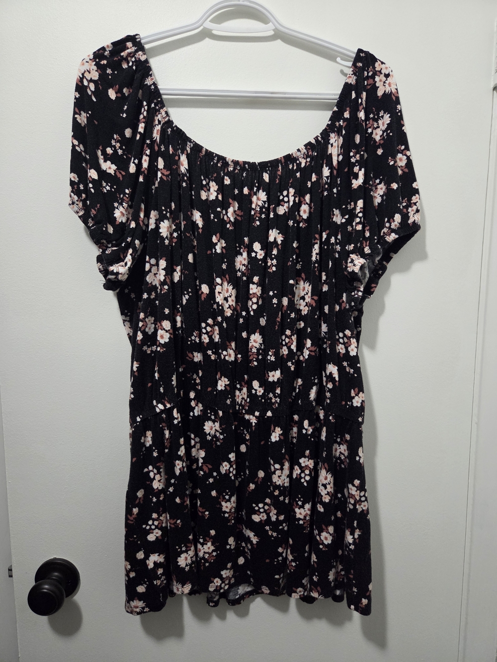 Lily Morgan Black Floral Scoop-Neck Women’s Knit Shirt